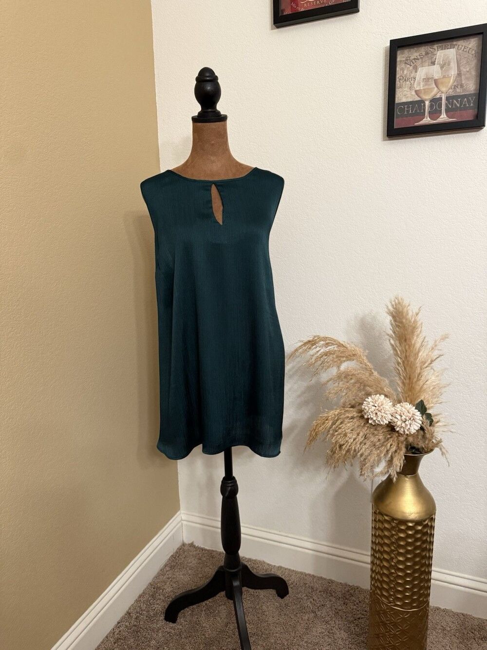 Torrid Womens Plus Size 3 3X Green Keyhole Blouse Sleeveless Satin Textured Top